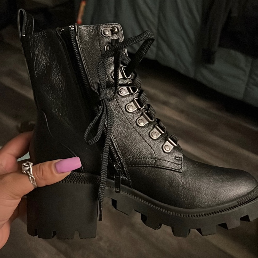 Leather heel boots size 5.5